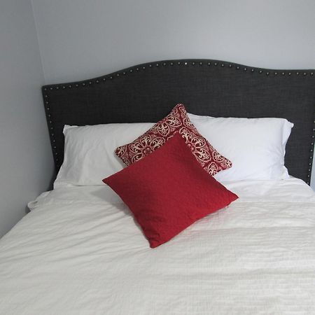 Luxury Suites At Military Trail Toronto Exteriör bild